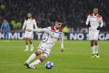 拉塞尔手握11冠纪录，传承篮球精神的象征.